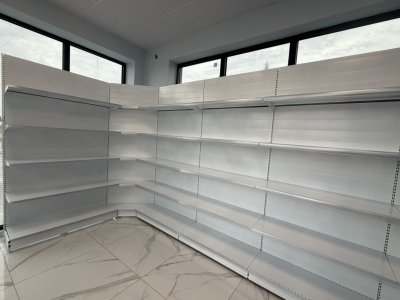 Вътрешен ъглов стелаж с плътен гръб